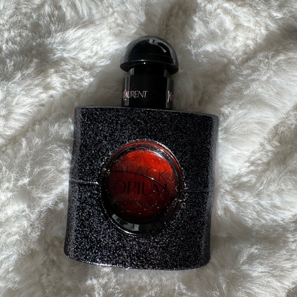 Yves Saint Laurent Black Opium 1 oz (30 ml) - Picture 1 of 4